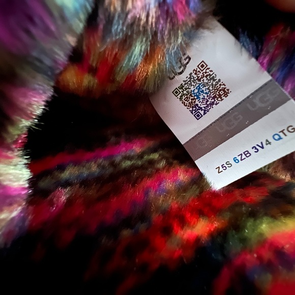 SOLD NWOT UGG Slippers FLUFF IT PIXELATE - Picture 3 of 5